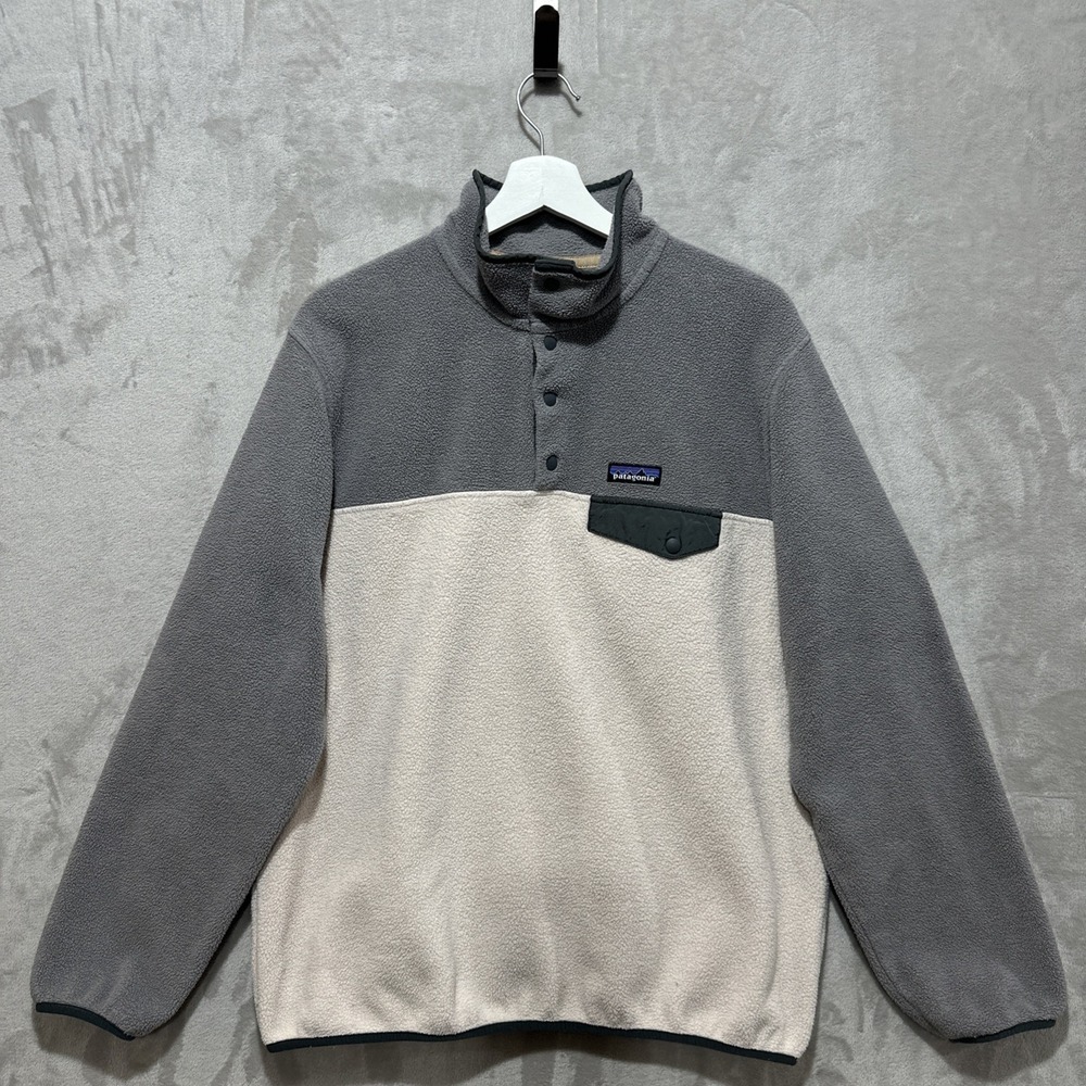 Patagonia Women's Size L Synchilla Snap-T Fleece Pullover Cream and Gray Logo
